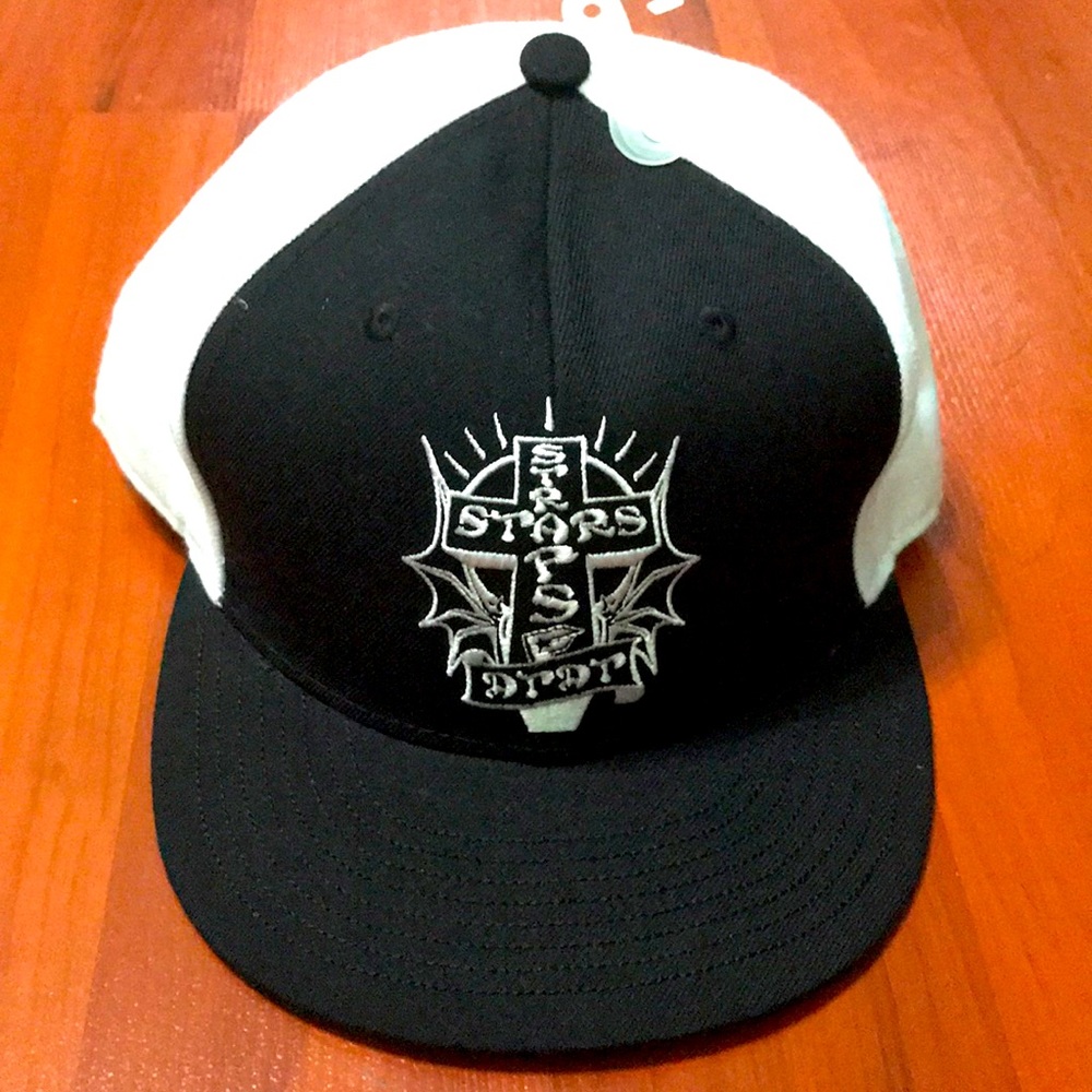 RARE”FAMOUS STARS AND STRAPS, TOWN LOGO” Fitted Ca